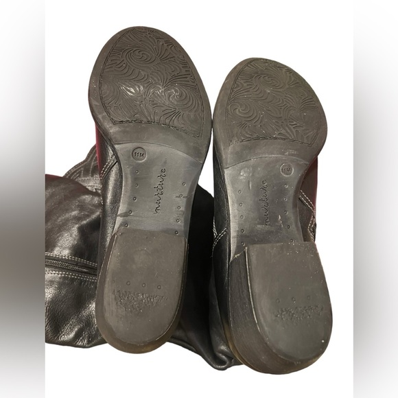 Hazel let leather upper, leather man made lining and sole. Size 11 medium - Picture 7 of 8